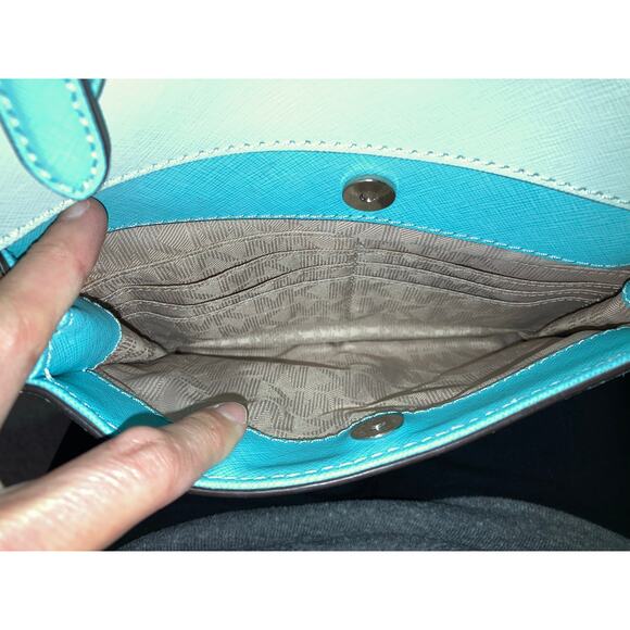 MICHAEL KORS LARGE SAFFIANO BLUE, LIGHT BLUE SHOULDER BAG - Picture 16 of 16